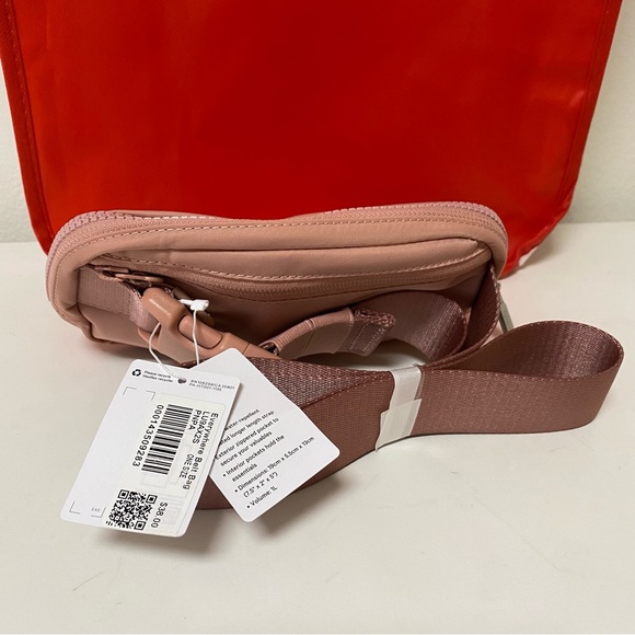 Lululemon Everywhere Belt Bag NWT Pink Pastel - Picture 11 of 13